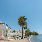 Beachfront Modern Erétria
