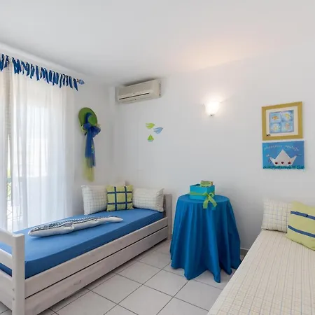 Beachfront Modern Apartman *
