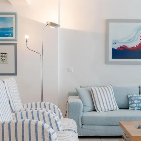 Beachfront Modern Apartment *