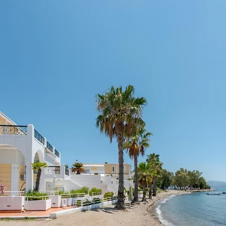 Beachfront Modern Erétria