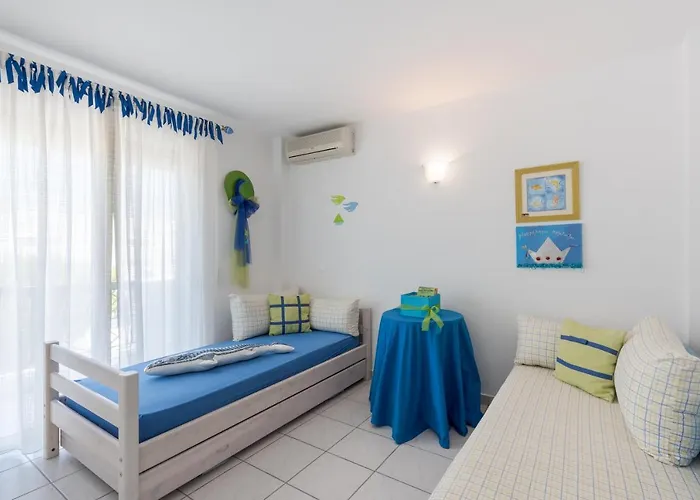 Beachfront Modern Apartment *