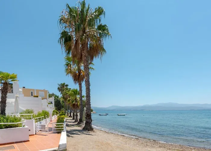 Beachfront Modern Apartment